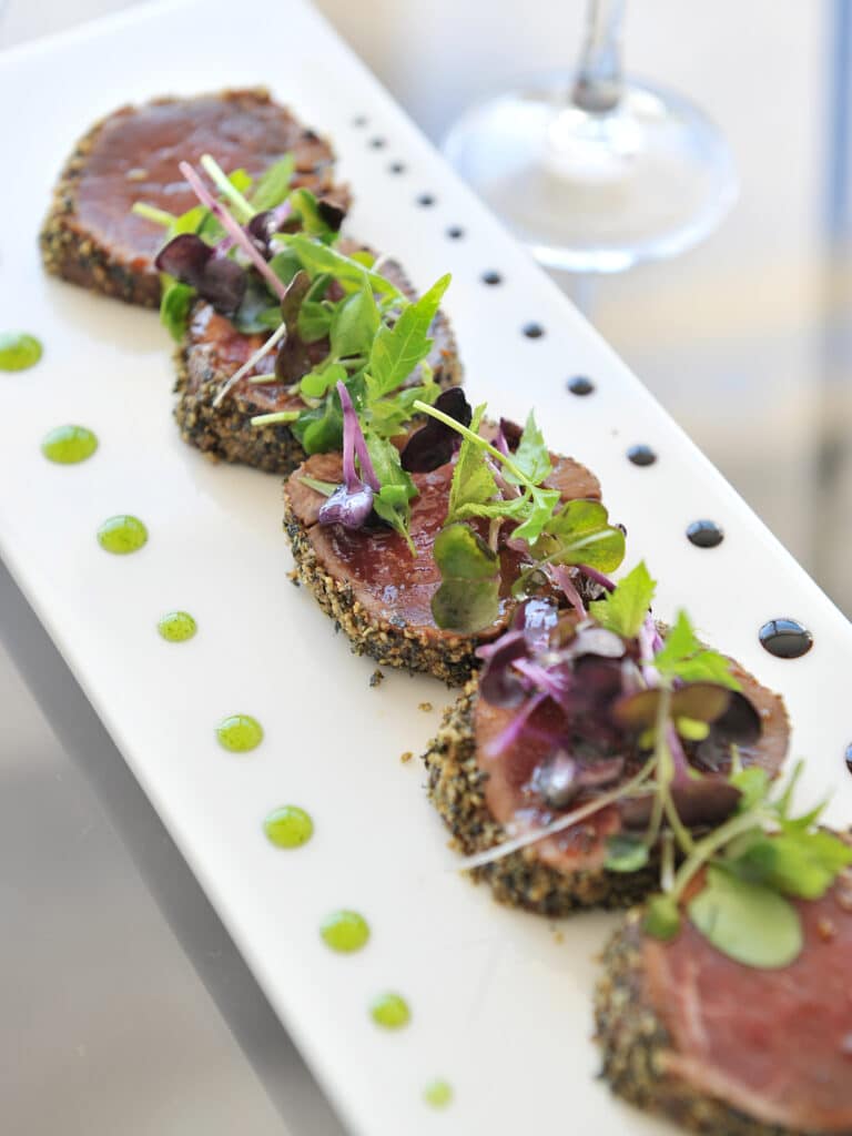 Tataki de taureau menthe-sésame Tataki de taureau menthe-sésame