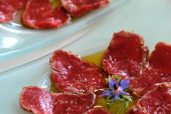 Carpaccio de taureau AOP Camargue à l’huile d’olive et fleur de sel de Camargue