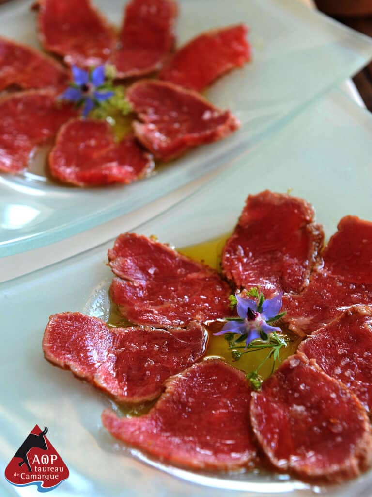 Carpaccio de taureau AOP Camargue à l’huile d’olive et fleur de sel de Camargue Carpaccio de taureau AOP Camargue à l’huile d’olive et fleur de sel de Camargue